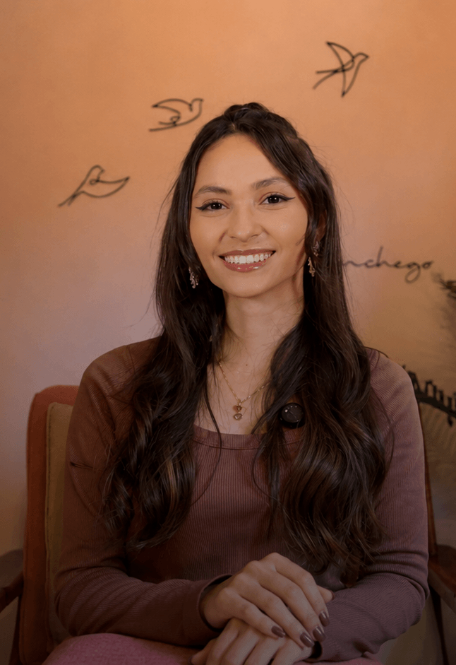Beatriz Lopes, psicóloga, em ambiente de consultório